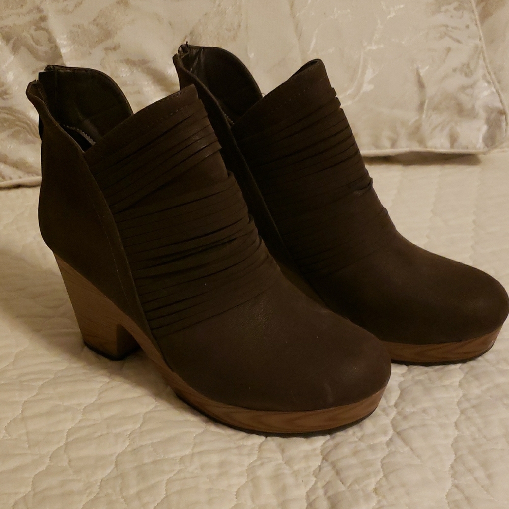 Elegant Brown Ankle Boots